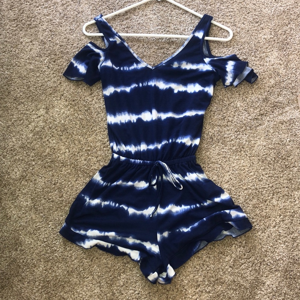 TYE-DYE romper 💙🤍
